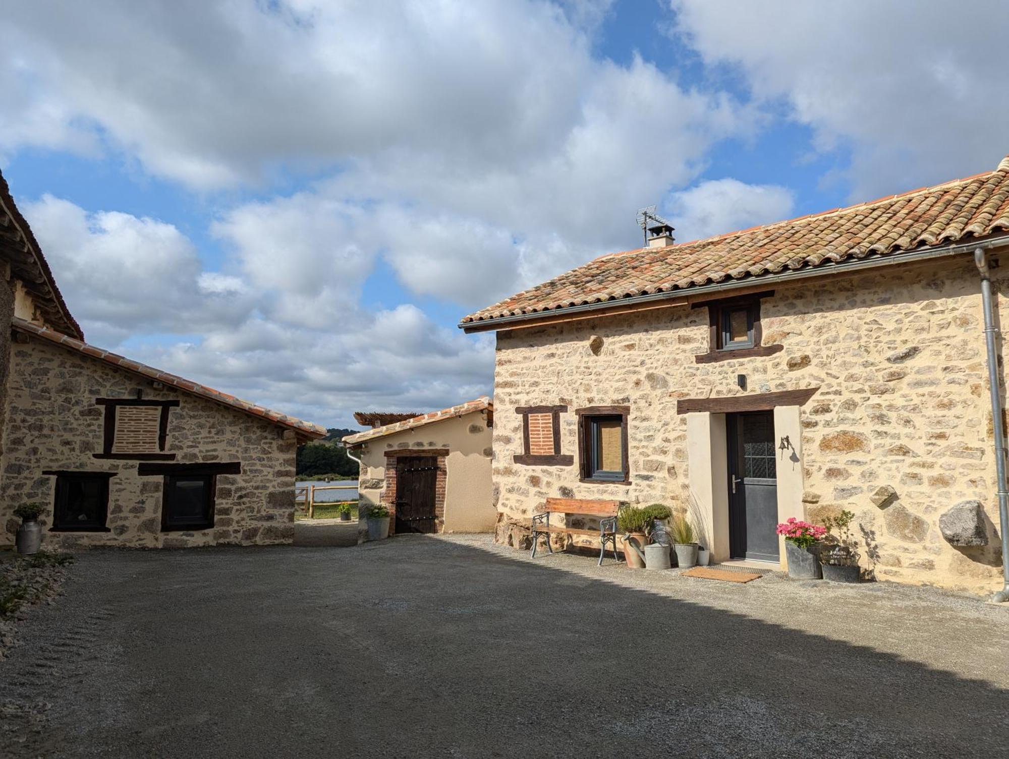 Gite A L'Ombre Des Magnolias Lesterps Exterior photo