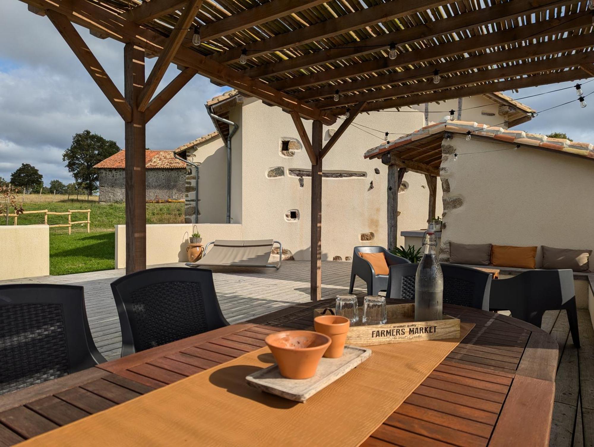 Gite A L'Ombre Des Magnolias Lesterps Exterior photo